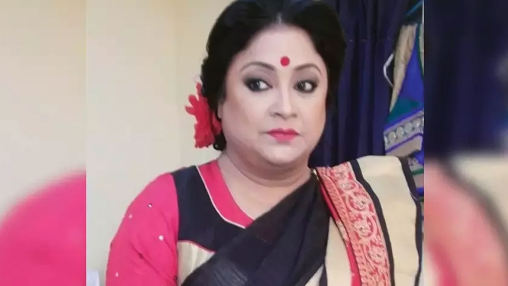 পিয়া সেনগুপ্ত- অভিনেতা সুখেন দাসের মেয়ে পিয়া এত দিন কেবল ‘ইম্পা’-র সদস্য ছিলেন। এ বার খাতায় কলমে তৃণমূলের কর্মী হলেন অভিনেত্রী। মুখ্যমন্ত্রীর আদর্শে অনুপ্রাণিত হয়েই রাজনীতিতে আসার সিদ্ধান্ত নিয়েছেন বলে জানান পিয়া।