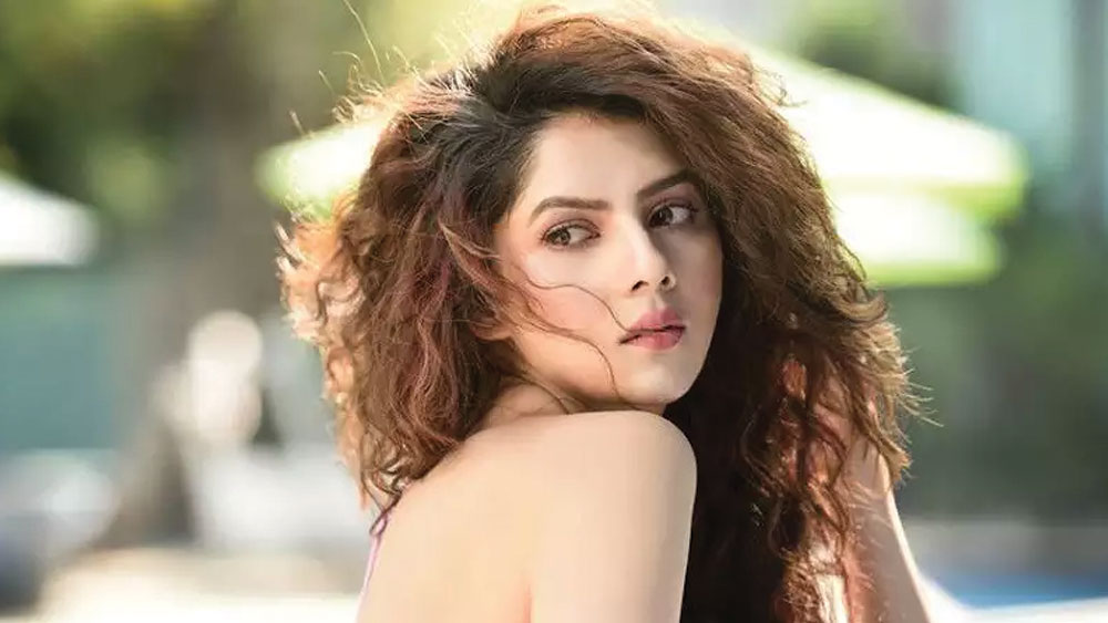 পায়েল সরকার- বিজেপি-র পতাকা হাতে নিয়েই ‘লে ছক্কা’-র অভিনেত্রী জানিয়েছেন, তাঁর প্রার্থী হওয়ার ইচ্ছে রয়েছে। ২৫ ফেব্রুয়ারি গেরুয়া শিবিরে যোগ দিয়ে তিনি জানালেন, ‘বাংলার হারিয়ে যাওয়া গৌরব’ ফিরিয়ে আনতে চান তিনি।