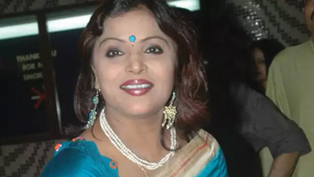 পাপিয়া অধিকারী- নয়ের দশকের জনপ্রিয় অভিনেত্রী পাপিয়া অধিকারী ১৭ ফেব্রুয়ারি গেরুয়া দলে যোগ দিয়েছেন। খাতায় কলমে যোগ দেওয়ার আগে তাঁকে বিজেপি-র বিভিন্ন অনুষ্ঠানে যেতে দেখা গিয়েছে। এক সময়ে তিনি বামদলের ঘনিষ্ঠ ছিলেন বলে শোনা যেত। কিন্তু এ বারে ‘টলিউড ইন্ডাস্ট্রির উন্নয়নের জন্য’ বিজেপি-তে যোগ দিলেন বলে জানালেন অভিনেত্রী।