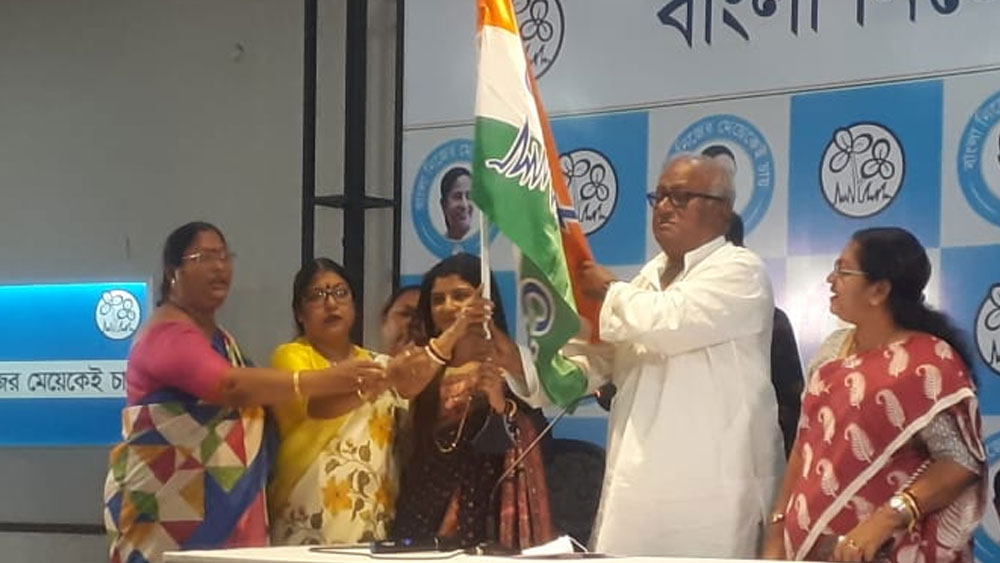 তৃণমূলে যোগদান করলেন অদিতি সহ অনেকে।