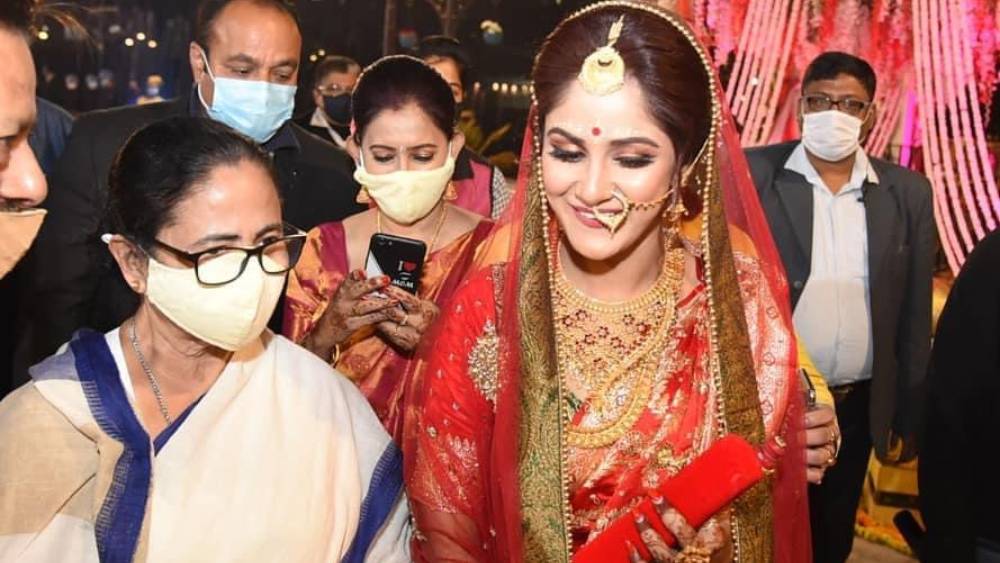 নীল-তৃণার বিয়েতে মুখ্যমন্ত্রী।