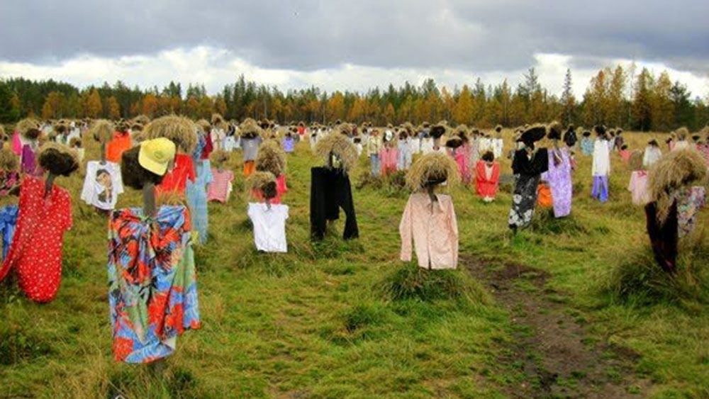 আজও রাস্তার দিকে চেয়ে সেই সমস্ত শহিদদের প্রতীক হয়েই দাঁড়িয়ে রয়েছে তারা।