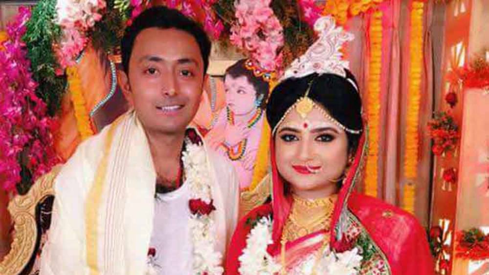 তৃণমূল কাউন্সিলর দেবরাজ তাঁর পেশায় যথেষ্ট পরিচিত। রাজনৈতিক জীবন শুরু তৃণমূলে। পরে কংগ্রেসে যান। পরে ফের তৃণমূলে যোগ দেন তিনি। তিনি নিজেও অদিতির কীর্তনের সুরে মুগ্ধ।