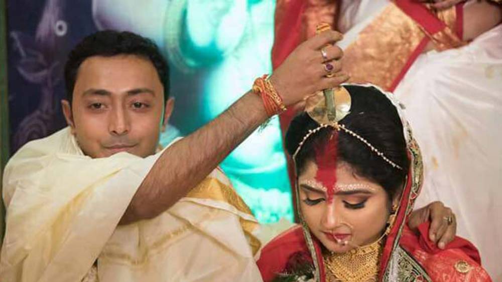 কেরিয়ারের জন্য বিয়ে অথবা বিয়ের জন্য কেরিয়ার, কোনওটাই থেমে থাকেনি অদিতির কাছে। পরিচিতি পাওয়ার পরে খ্যাতির শীর্ষে থাকতে থাকতেই বিয়ে করে নেন তিনি। ২০১৮ সালে সাতপাকে বাঁধা পড়েন দেবরাজ চক্রবর্তীর সঙ্গে।