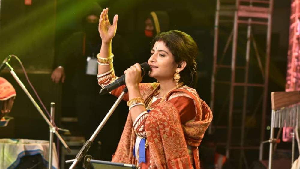 পরে নিজের সাফল্যে নিজেই চমকে গিয়েছিলেন অদিতি। সে বার তাঁদের লোকসঙ্গীত দল থেকে প্রথম হয়েছিলেন অন্য দুই শিল্পী। নিজের কোনও স্থান পাননি বলে আক্ষেপ নেই অদিতির। তাঁর কথায়, মানুষের ভালবাসাই তাঁর কাছে্ বেশি গুরুত্বপূর্ণ। জনসাধারণের সেই ভালবাসাকে সঙ্গী করেই গান থেকে এ বার নির্বাচনের মঞ্চে অদিতি।