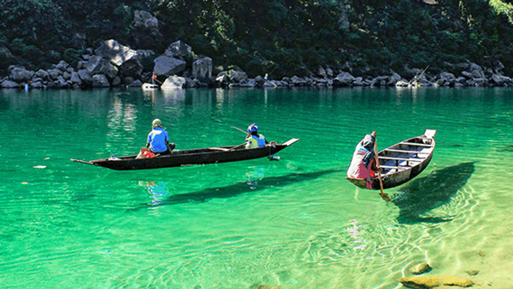 উমনগোট নদী জয়ন্তীয়া এবং খাসি পাহাড়ের মাঝ দিয়ে বয়ে গিয়েছে। তারপর সেটি বাংলাদেশের মধ্যে প্রবেশ করেছে।