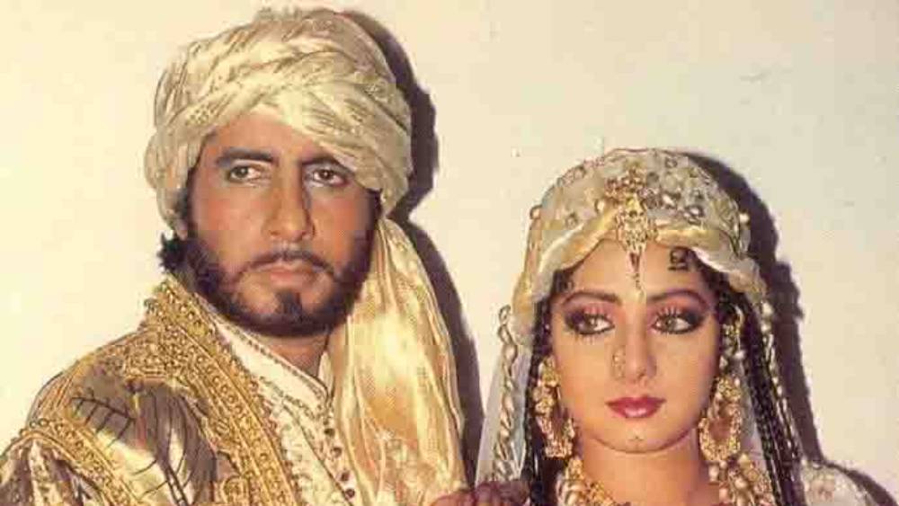 শ্রীদেবীর দাবি মানতে শেষ অবধি ছবিতে মা এবং মেয়ে, দু’টি ভূমিকাতেই তাঁকে অভিনয়ের প্রস্তাব দেওয়া হয়। ছবিতে মেয়ের ভূমিকায় প্রথমে অভিনয়ের কথা ছিল সায়রা বানুর আত্মীয়া শাহিনের।