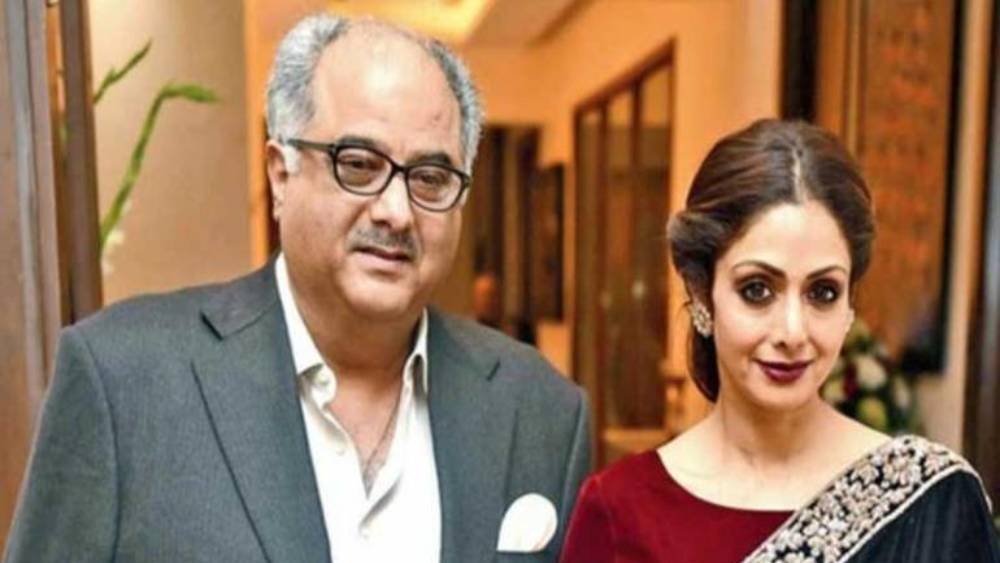 সুপারস্টারের তত্ত্ব ছাড়া অন্য একটি সূত্র বলে, বনি কপূরের কারণেই শ্রীদেবী বেশি কাজ অমিতাভের সঙ্গে করেননি। দর্শকদের একটি অংশের দাবি, অমিতাভের জন্যই প্রত্যাশিত সাফল্য পাননি অনিল কপূর। তিনি দীর্ঘ দিন অমিতাভের মেঘে ঢাকা ছিলেন। তাই তাঁর সঙ্গে একই ছবিতে কাজ করার জন্য শ্রীদেবীকে অনুমতি দিতেন না বনি।