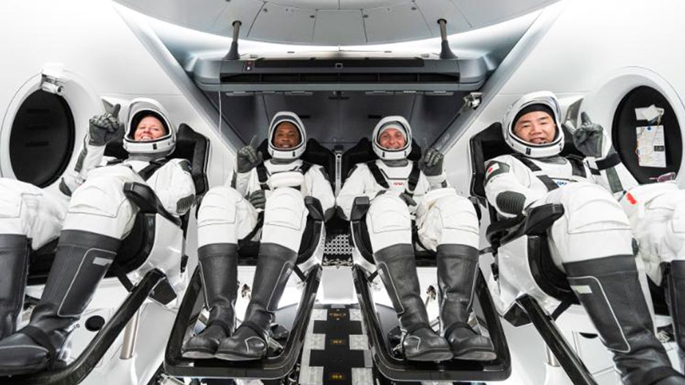 মহাকাশে যাঁরা ভ্রমণ করতে চান, স্পেসএক্স ক্রু ড্রাগন ক্যাপসুল-এ করে তেমন ৪ জন নভশ্চরকে নিয়ে যাওয়া হবে।