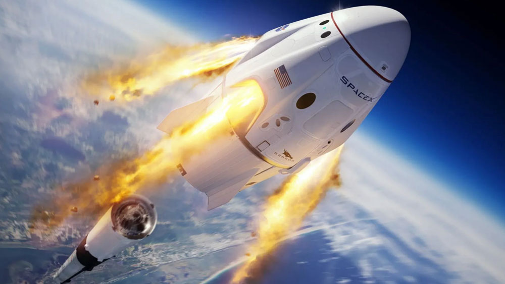 সাধারণ মানুষকে মহাকাশ ভ্রমণের সুবর্ণ সুযোগও এনে দিয়েছে স্পেসএক্স। এ বছরই প্রথম বাণিজ্যিক ভাবে এই মিশন চালু করার কথা ঘোষণা করল সংস্থাটি। ওই প্রকল্পের নাম দেওয়া হয়েছে ‘ইনস্পিরেশন ৪’। যা চলতি বছরের চতুর্থ ত্রৈমাসিকে চালু হওয়ার কথা।