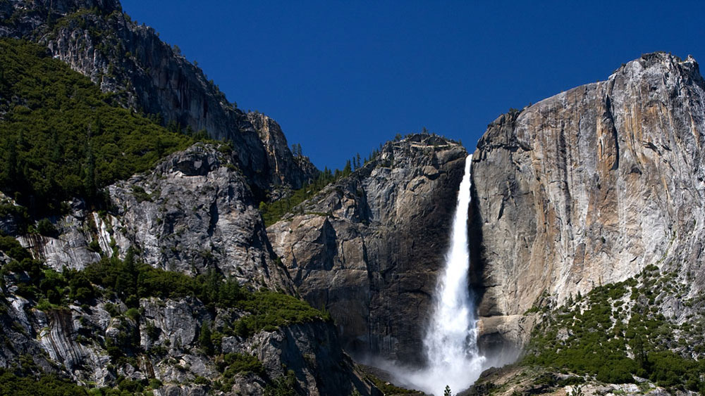 পাশেই ছিল ক্যালিফোর্নিয়ার গ্রেট ফলস। ওই ঘাঁটিরই এক সেনা সেখানে বাসন ধুতে গিয়ে প্রথম সোনার মতো চকচকে বস্তুটি দেখতে পান।
