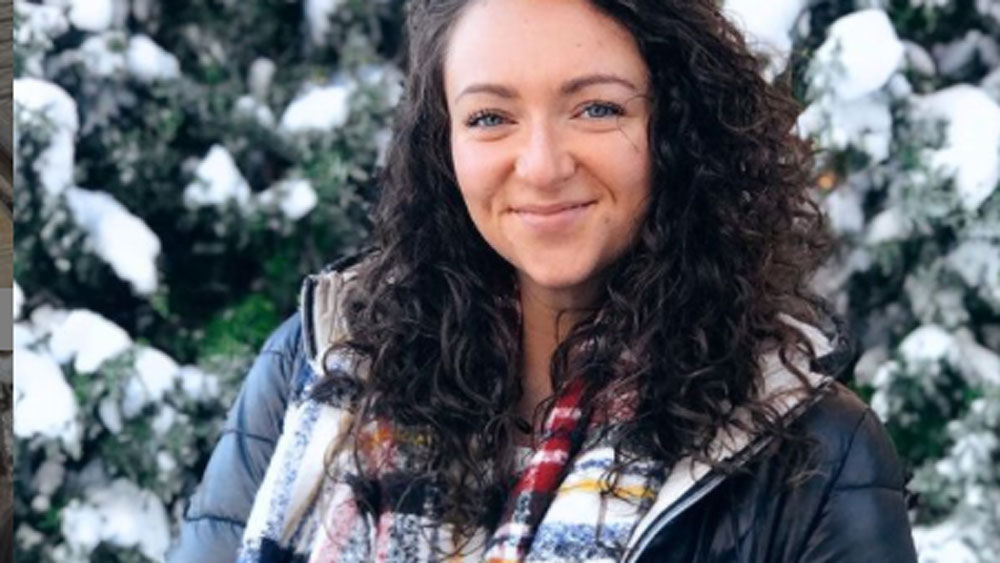 ওই তরুণীর দাবি, তিনি কয়েক দিন ধরেই একটা বিষয় নজর করছিলেন। তাঁর ঘরে ঠান্ডা হাওয়া ঢুকছিল। শৌচাগারের কাছে গেলেই তিনি ওই ঠান্ডা বাতাস অনুভব করতে পারছিলেন তিনি।