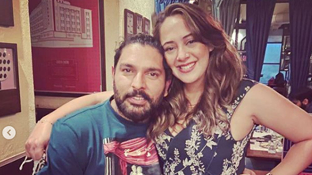 এই ঘরে যুবরাজের সমস্ত ট্রফিও সাজানো রয়েছে। বাড়ির প্রতিটি কোণা মনের মতো করে সাজিয়েছেন যুবরাজ এবং স্ত্রী হ্যাজেল।