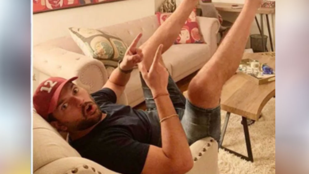 ফ্ল্যাটটি ১৬ হাজার বর্গফুটের। বিলাসবহুল বহুতলের ৩০ তলায় রযেছে যুবরাজ এবং হ্যাজেলের এই ফ্ল্যাট। ফ্ল্যাটের ব্যালকনিতে দাঁড়ালে সামনে আরব সাগরের মনোরম দৃশ্য দেখা যায়।