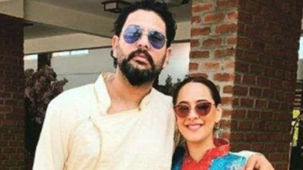 আন্তর্জাতিক ক্রিকেটে ১২ হাজার রানের রেকর্ড রয়েছে তাঁর। এ ছাড়া প্রচুর উইকেটও নিয়েছেন। ১৭ বছর তিনি আন্তর্জাতিক ক্রিকেট খেলেছেন। প্রাক্তন এই ক্রিকেটার এখন তরুণ ক্রিকেটারদের প্রশিক্ষণ দেন।