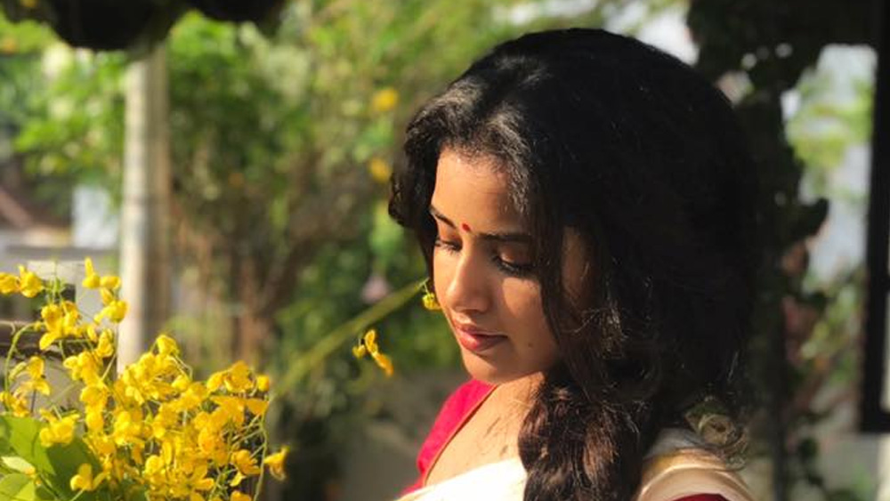 নেটমাধ্যমেও অনুপমা যথেষ্ট সক্রিয়। ইনস্টাগ্রামে তাঁর অনুগামীর সংখ্যা সাড়ে ৮০ লক্ষেরও বেশি।