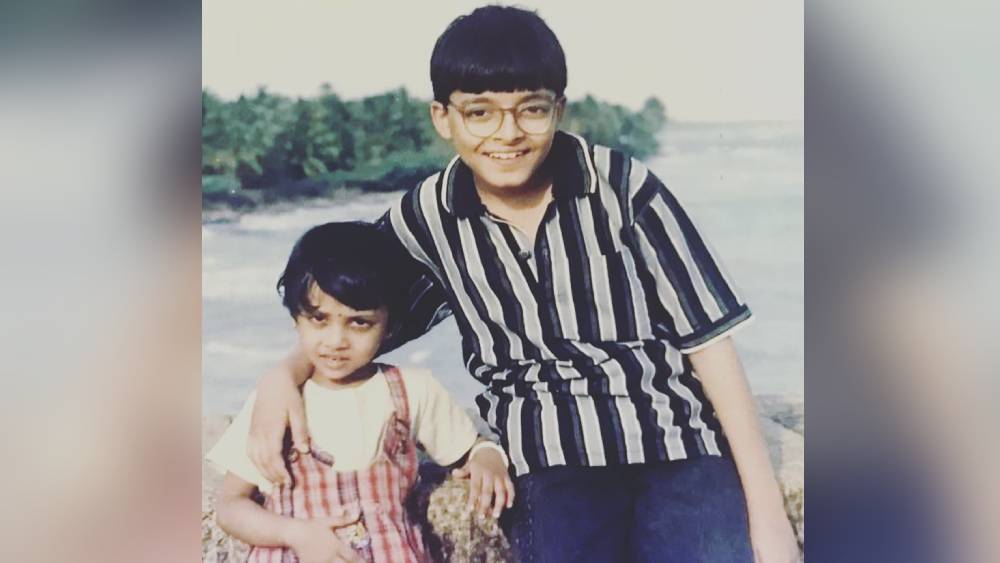 সৌরভ দাস ও তাঁর বোন।