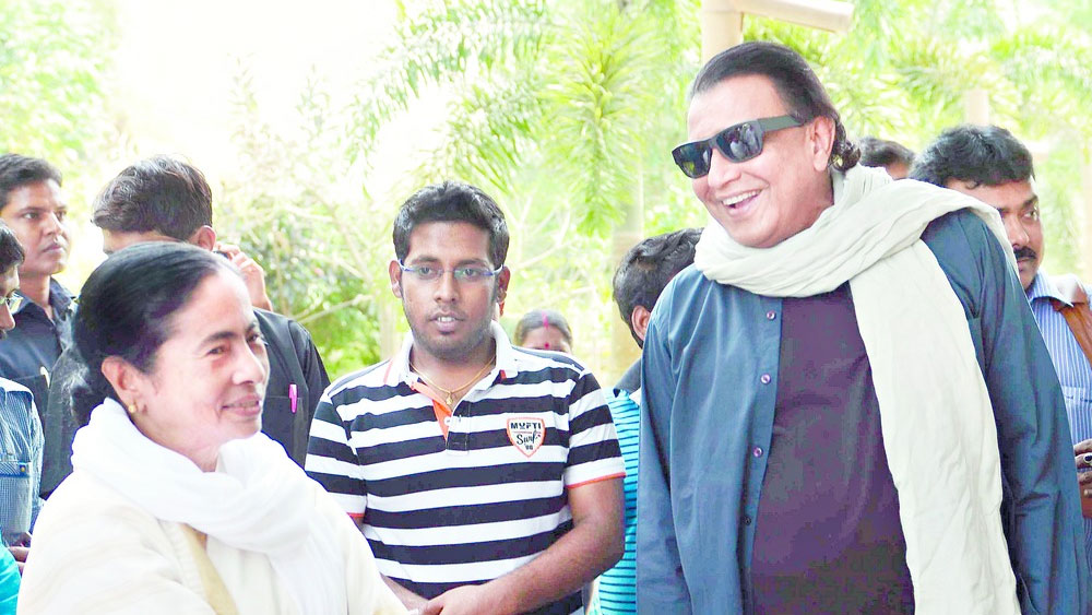 ২০১৪ সালে মিঠুনকে রাজ্যসভার সাংসদ করে পাঠায় তৃণমূল। মনোনয়নপত্র পেশ করে নবান্নে এসে বয়সে ছোট মমতার হাঁটু ছুঁয়ে কৃতজ্ঞতাও প্রকাশ করেছিলেন মিঠুন।