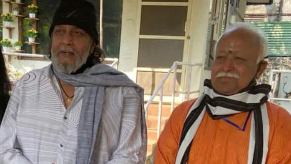 দীর্ঘ সময় পর, ফের মিঠুনকে ঘিরে জল্পনা শুরু হয় গত ফেব্রুয়ারির মাঝামাঝি। আচমকাই সঙ্ঘপ্রধান মোহন ভাগবতের সঙ্গে দেখা করেন মিঠুন।