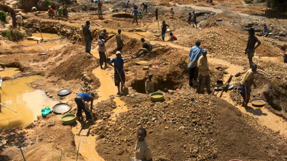 দক্ষিণ কিভুর খনিমন্ত্রী বেনান্ত বুরুমে মুহিগিরওয়া জানিয়েছেন, ওই প্রদেশের রাজধানী শহর বুকাবুতে প্রায় ৫০ কিলোমিটার দূরে যে গ্রামে ওই পাহাড়টি রয়েছে, তাতে তিলধারণেরও স্থান নেই। আগামী নির্দেশিকা পর্যন্ত সেই নিষেধাজ্ঞা বহাল থাকবে।