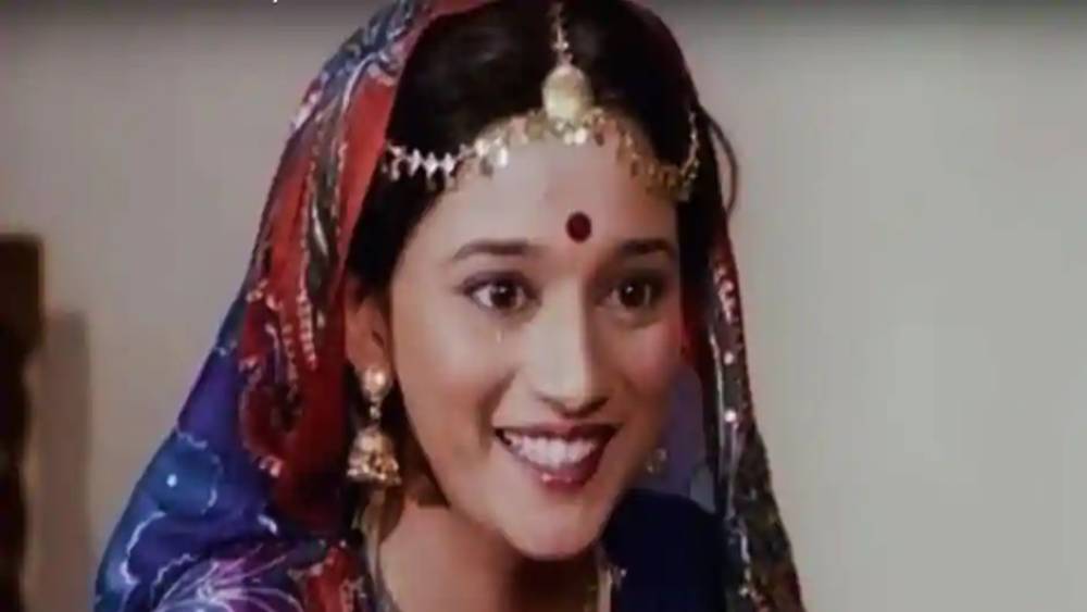 তবু মাধুরী হার মানেননি। ‘আওয়ারা বাপ’ এবং ‘স্বাতী’ ছবিতে ছোট ভূমিকায় অভিনয় করেছিলেন। বাধ্য হয়ে কাজ করেছিলেন বি গ্রেড ছবি ‘মানবহত্যা’-তেও।