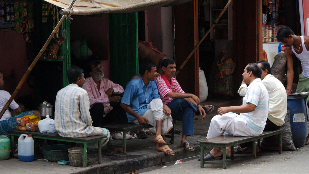 একটা চায়ের দোকান আছে। আমাদের ঠেক। এটাই আমাদের কফি হাউস। এটাই আমাদের অটোচালকদের পার্লামেন্ট। 