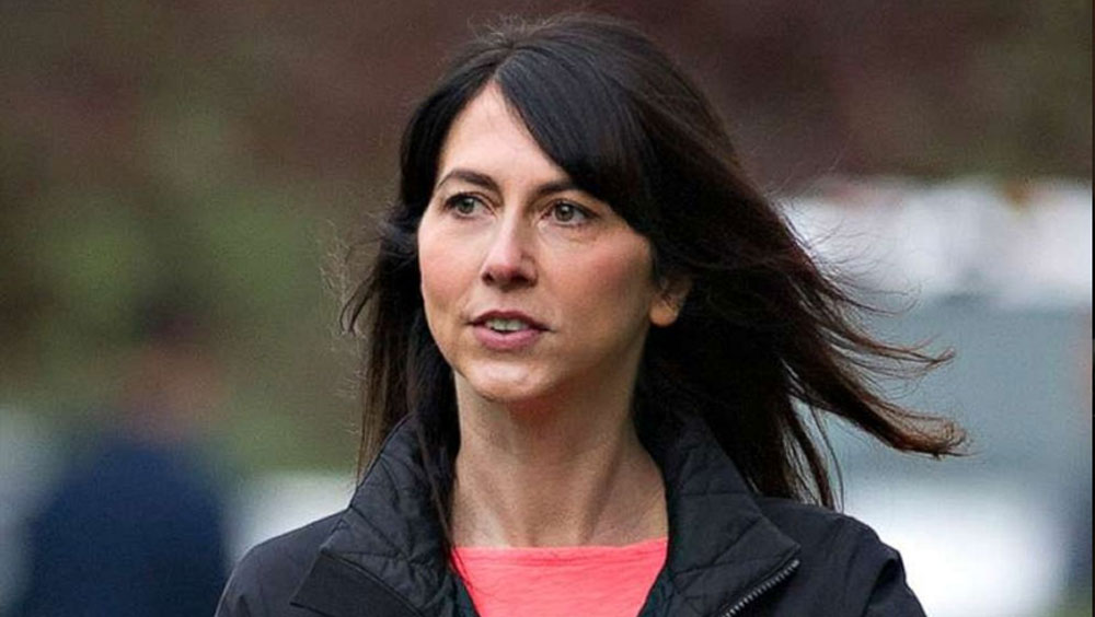 বিচ্ছেদের পর অ্যামাজনের ৪ শতাংশ শেয়ারের মালিক হন ম্যাকেঞ্জি। যার মূল্য ছিল সে সময় ৩৫০০ কোটি ডলার।