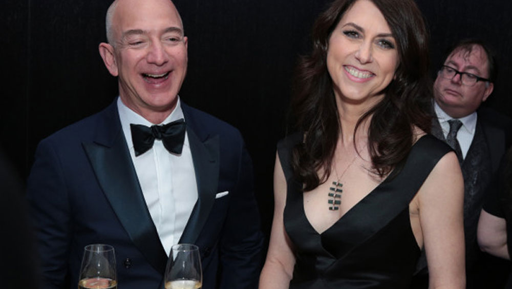 তারও আগে ২০২০ সালের জুলাইয়ে ১১৬টি অলাভজনক সংস্থা, বিশ্ববিদ্যালয়, বিভিন্ন কমিউনিটি ডেভেলপমেন্ট সংস্থা মিলিয়ে ১৬৮ কোটি ডলার দান করেছিলেন তিনি।