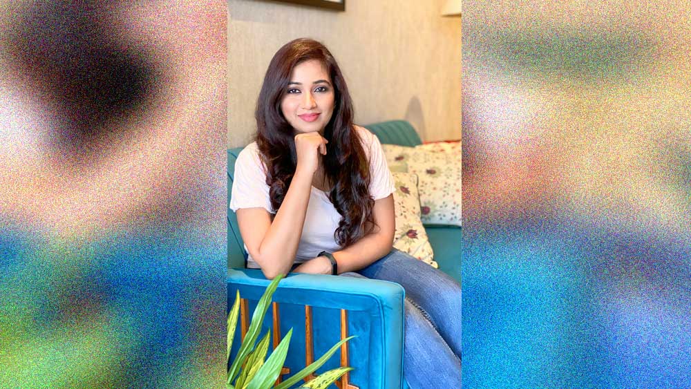 তাঁর সঙ্গীতচর্চা শুরু হয়েছিল ৩ বছর বয়স থেকে। সেই সাধনা এখনও জারি। তার মাঝেই জয় করা হয়েছে আরবসাগরের তীরে বলিউডের সাম্রাজ্য। রিয়েলিটি শো-এর মঞ্চ থেকে নিজেকে বলিউডের এক নম্বর মহিলা প্লে ব্যাক শিল্পীর জায়গায় নিয়ে যেতে পেরেছেন তিনি। ১০ বছরের প্রেমপর্বের পরে বিয়ে করেছেন বাল্যবন্ধু শিলাদিত্য মুখোপাধ্যায়কে। এখন মা হওয়ার জন্য দিন গুনছেন শ্রেয়া। তবে কাজ ছাড়া ব্যক্তিগত জীবন আড়ালেই রাখতে ভালবাসেন সরস্বতীর এই বরপুত্রী।