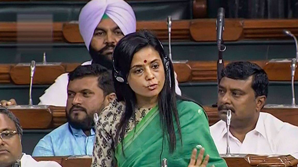 ২০১০ সালে কংগ্রেস ছেড়ে তিনি যোগ দেন তৃণমূলে। ৬ বছর পর বিধানসভা নির্বাচনে জয়ী হন নদিয়ার করিমপুর কেন্দ্র থেকে। সাংবাদিকদের প্রতি তাঁর সাম্প্রতিক মন্তব্য নিয়ে যথেষ্ট জলঘোলা হলেও বাগ্মী হিসেবে পরিচিতি আছে মহুয়ার। জাতীয় রাজনীতিতে সুবক্তা হিসেবে যে কয়েক জন বাঙালি সমাদৃত হয়েছেন, তাঁদের মধ্যে মহুয়া এক জন।