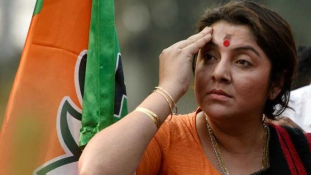 হুগলির বিজেপি সাংসদ  লকেট অভিনেত্রী থেকে নেত্রী হয়েও স্বচ্ছন্দ ও সাবলীল। থাকতে ভালবাসেন মাটির কাছাকাছি।