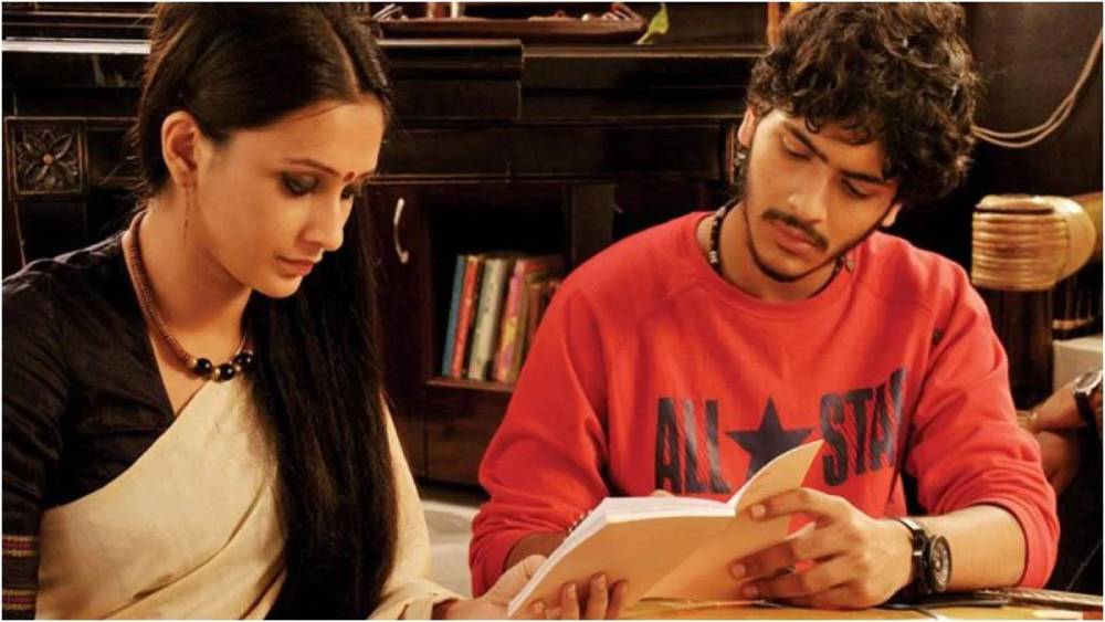 ইংরেজি মাধ্যমে কাটানো শৈশব ও কৈশোর নিয়ে রবীন্দ্রসংস্কৃতি থেকে বেশ দূরেই ছিল তাঁর অবস্থান। তবু তাঁকে দেখেই ঋতুপর্ণ ঘোষ বলেছিলেন, ‘‘আমি আমার পুপেকে পেয়ে গিয়েছি।’’