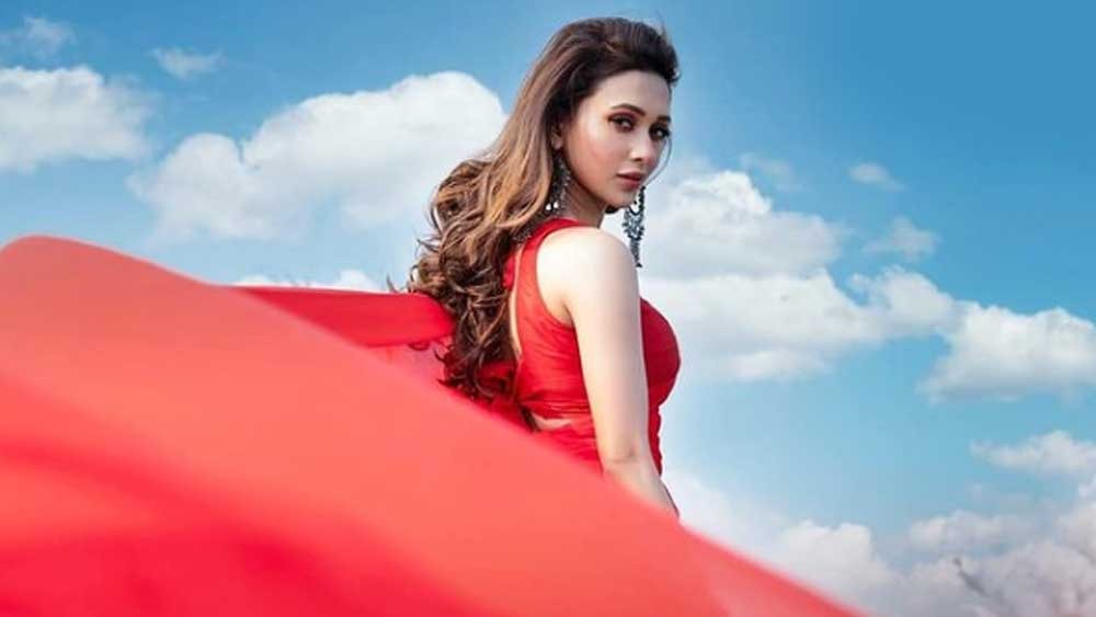 রাজ চক্রবর্তীর প্রথম ছবি ‘বাপি বাড়ি যা’-র নায়িকা মিমি পরে অভিনয় করেছেন ‘বোঝে না সে বোঝে না’, ‘প্রলয়’, ‘খাদ’, ‘কাটমুণ্ডু’, ‘ক্রিসক্রস’, ‘মন জানে না’, ‘ড্রাকুলা স্যর’-সহ বহু ছবিতে। অভিনেত্রীজীবন সম্পর্কের টানাপড়েনে জড়িয়ে পড়তেও দেরি করেননি।