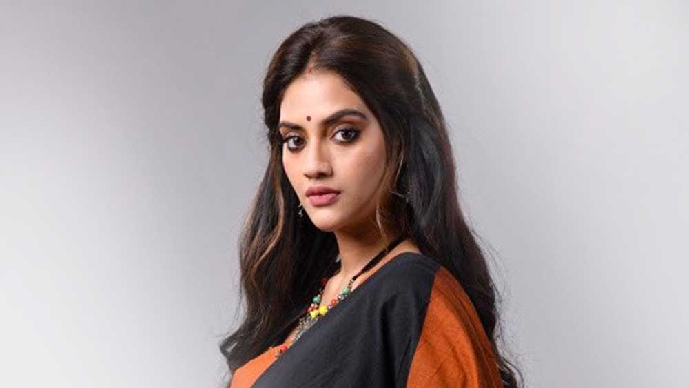 ভিন্‌ ধর্মে বিয়ে, বিয়ের পরে শাঁখা সিঁদুর পরা নিয়ে তিনি ধর্মান্ধদের রোষের মুখে পড়েছেন। কিন্তু হাজারো কটূক্তি সহ্য করেও তিনি নিজের লক্ষ্যে অনড়। সমালোচনা সত্ত্বেও আটকানো যায়নি ২০১৯-এ বসিরহাট থেকে তাঁর সাংসদ নির্বাচিত হওয়া।