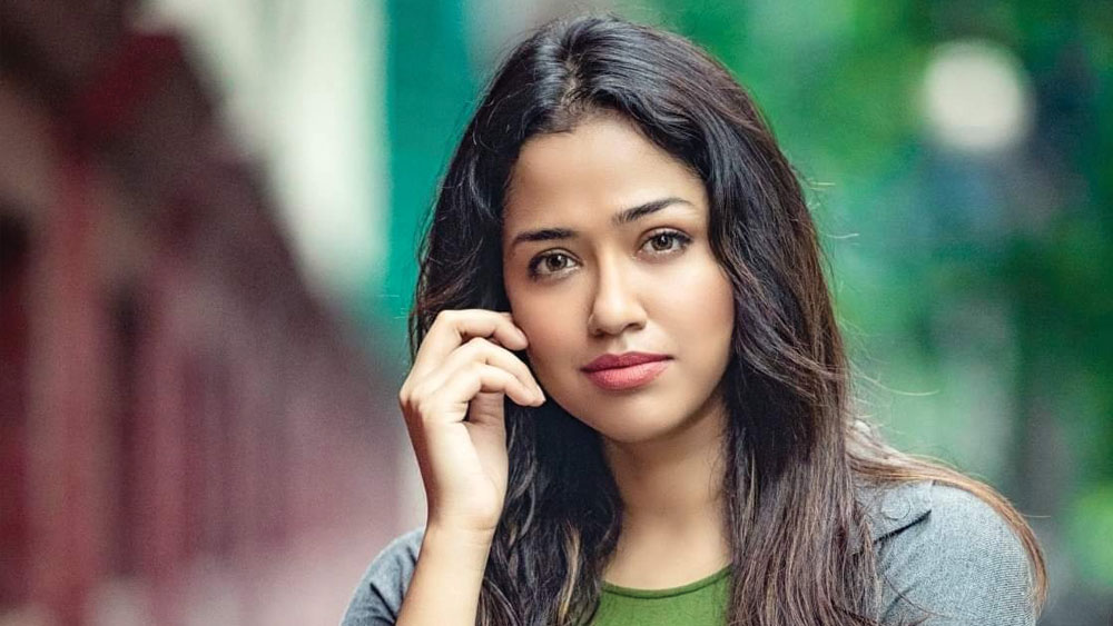 টেলিভিশন থেকে এসেও দাপটের সঙ্গে শাসন করা যায় ছবির জগতকে। আরও কিছু জনের সঙ্গে দেখিয়ে দিয়েছেন সোহিনী সরকারও। ‘রূপকথা নয়’, ‘ফড়িং’, ‘রাজকাহিনী’, ‘হর হর ব্যোমকেশ’, ‘সিনেমাওয়ালা’, ‘দুর্গা সহায়’ ছবির পাশাপাশি ওয়েব সিরিজেও সোহিনী আজ উল্লেখোগ্য নাম। ‘মানভঞ্জন’, ‘পাঁচফোড়ন’ ওয়েবসিরিজে তাঁর অভিনয় মন জয় করেছে নেটাগরিকদের।