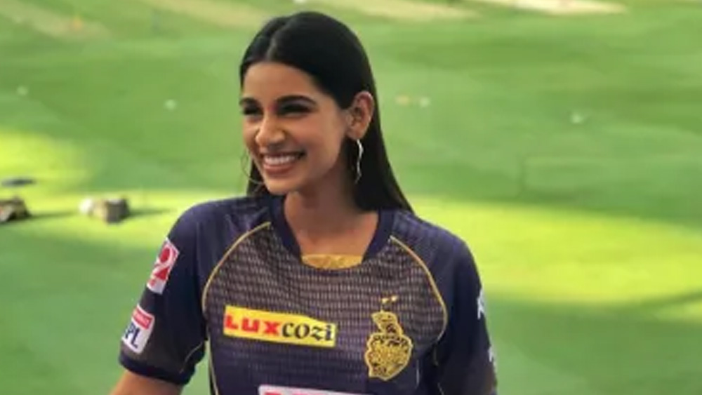 আইপিএল-এর পাশাপাশি সঞ্জনার সঞ্চালনা দেখা গিয়েছে ইন্ডিয়ান সুপার লিগ এবং প্রিমিয়ার ব্যাডমিন্টন লিগ-এর বিভিন্ন পর্বেও। এই পেশায় আসার আগে তিনি কিছু দিন মডেলিংও করেছিলেন। অংশ নিয়েছেন বিভিন্ন ফ্যাশন শো-এও।