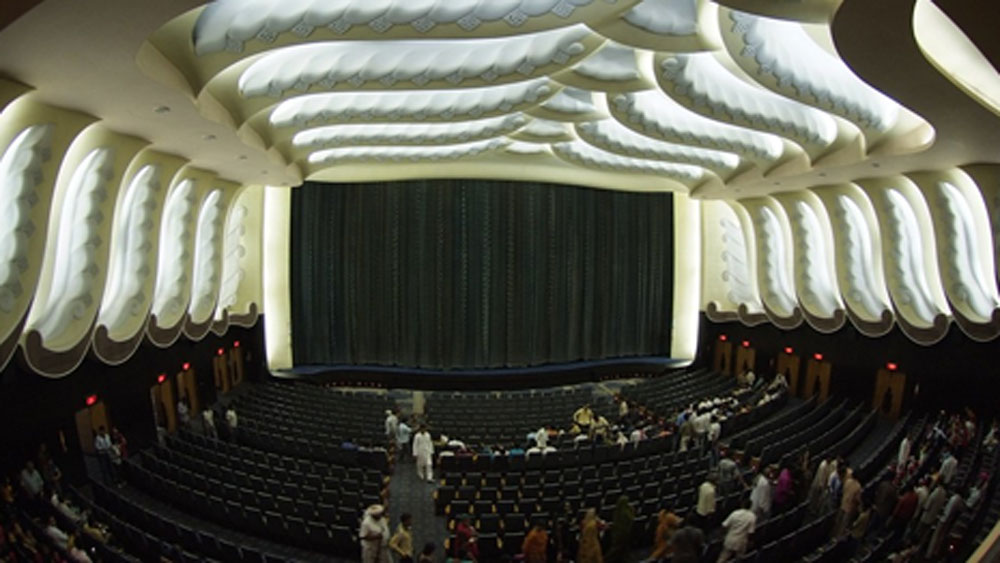 রাজ মন্দির নামে ওই সিনেমা হল-এ গত সপ্তাহে ‘দিলওয়ালে দুলহনিয়া লে জায়েঙ্গে’ দেখানো হয়েছিল। দিনে ৩টি শোয়ে এই ছবিটিই দেখানো হচ্ছিল। ২৬ ফেব্রুয়ারি থেকে ৪ মার্চ পর্যন্ত এই ছবিটি চলেছে।