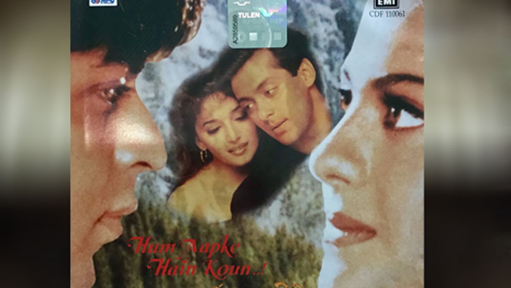 আরও বিস্ময়ের বিষয় হল দু’টি ছবির মুক্তির পর থেকে একাধিকবার টিভিতে দেখিয়েছে। যাঁরা সিনেমা হলে গিয়ে ছবিগুলি দেখছেন, সেই সব দর্শকদের কাছে নতুন তো নয়ই, উপরন্তু একাধিকবার টিভিতে দেখে ছবি দু’টির সংলাপও হয়তো তাঁদের মুখস্থ হয়ে গিয়েছে। তা সত্ত্বেও এই মন্দার বাজারে জয়পুরের ওই সিনেমা হল লাভ করছে।