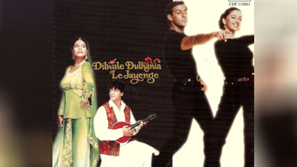 কিন্তু জানেন কি, মুক্তির ২৬ বছর পরও এই দু’টি ছবি একই ভাবে দর্শকদের বিনোদন দিয়ে চলেছে এবং এখনও রাজস্থানের জয়পুরের একটি সিনেমা হল দু’টি ছবি চালিয়ে বড় অঙ্কের লাভও করছে?