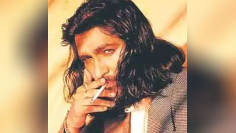 অভিনয়ের পাশাপাশি তাঁর একটি থিয়েটারের দল ছিল। একটি অভিনয়ের স্কুলও খুলে ফেলেছিলেন তিনি। ছবি পরিচালনাতেও হাত দিয়েছিলেন। অর্থাৎ অভিনয়ের সঙ্গে যুক্ত প্রায় সব দিকেই তিনি খুঁটি পুঁতে ফেলেছিলেন।