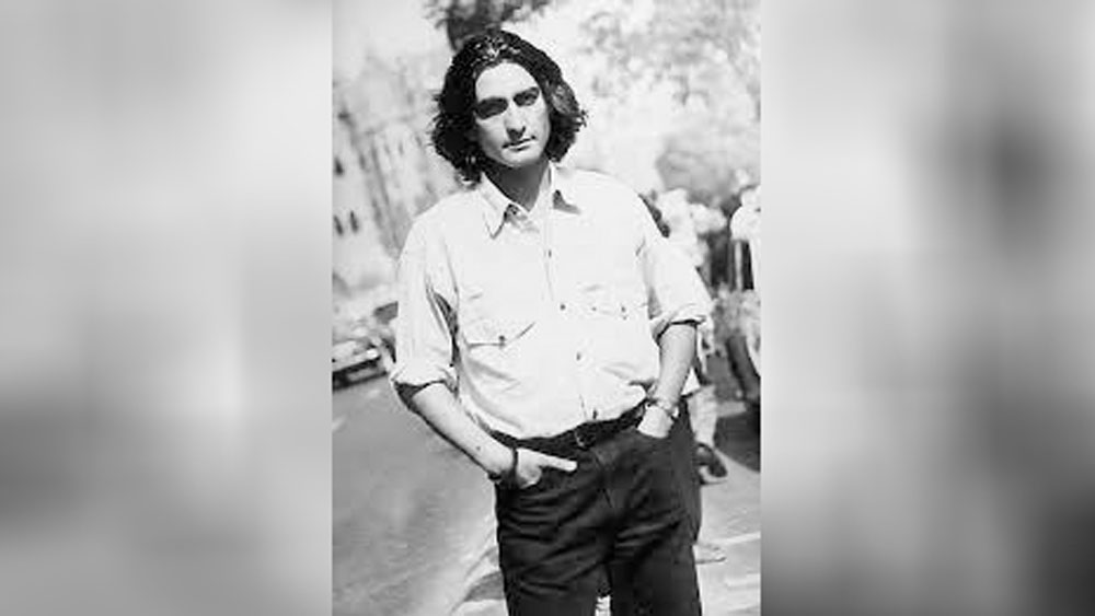 পরিবারের আপত্তি সত্ত্বেও শেষে চাকরি ছেড়ে ন্যাশনাল স্কুল অব ড্রামায় ভর্তি হন। সেই স্কুলের থিয়েটার দলে যোগ দিয়েছিলেন তিনি। সেখান থেকে যোগ দেন লন্ডনের এক থিয়েটার দলে।