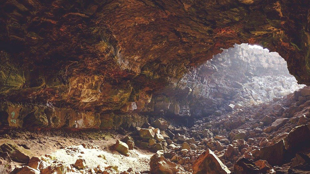 গবেষণায় প্রথম যে বিষয়টি সামনে আসে সেটি হল খুলিটি এক মহিলা। যাঁর বয়স অন্তত ৫ হাজার বছর। একা মহিলা গুহার ভিতরে কী করছিলেন তা জানতে আরও উৎসুক হয়ে পড়েন গবেষকেরা।