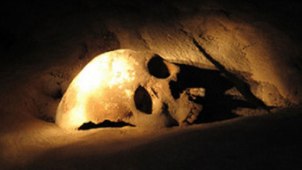 ২০১৫ সালে খোঁজ পেলেও গবেষণার সুবিধার্থে খুলিটি গুহার ভিতরে ওই স্থানেই রেখে এসেছিলেন সে সময়ের অনুসন্ধানকারীরা। ২০১৭ সালে অনুসন্ধানকারীর ওই দল খুলিটি গবেষণাগারে নিয়ে আসে। মাটির ৮৫ ফুট নীচে গুহার মধ্যে খুলিটির কাছে পৌঁছতে রীতিমতো বেগ পেতে হয়েছিল তাঁদের।