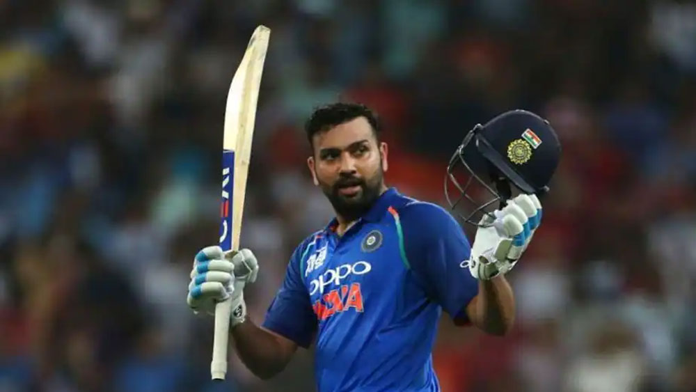 রোহিত শর্মা: টেস্ট সিরিজে যখন প্রথম সারির ব্যাটসম্যানরা ব্যর্থ হয়েছেন, হিটম্যান কিন্তু রান করে গিয়েছেন নিয়মিত। টি২০ সিরিজে ফের ধ্বংসাত্মক মেজাজেই তাঁকে চাইবে দল।