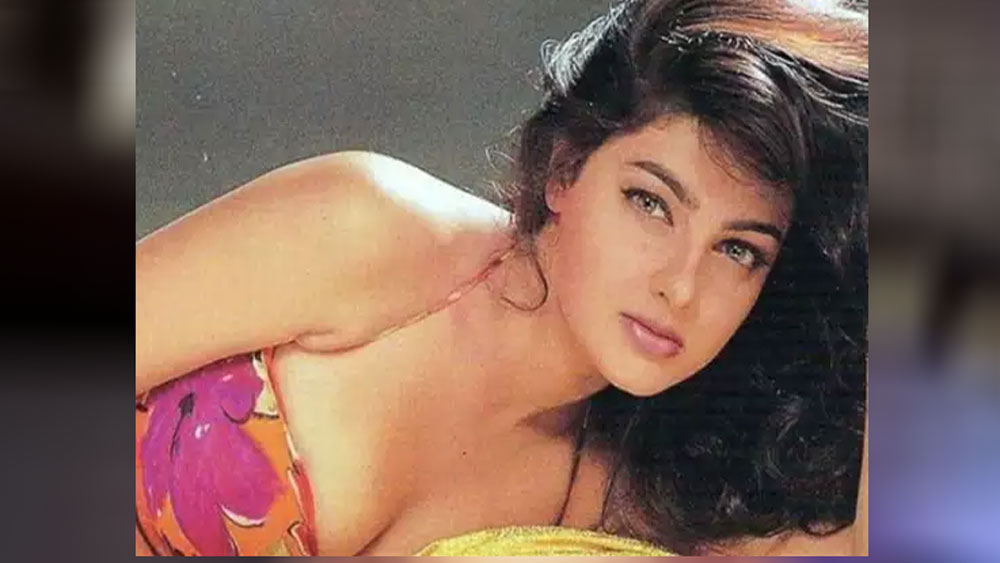 আমিশার সঙ্গে ফের পরিচয় করতে যান মমতা। কিন্তু তাঁকে পাত্তা না দিয়েই পার্টি থেকে বেরিয়ে যান আমিশা। পরে এক সাক্ষাৎকারে মরিশাসের ঘটনা এবং মমতার অহংবোধের কাহিনি বিস্তারিত জানান আমিশা।