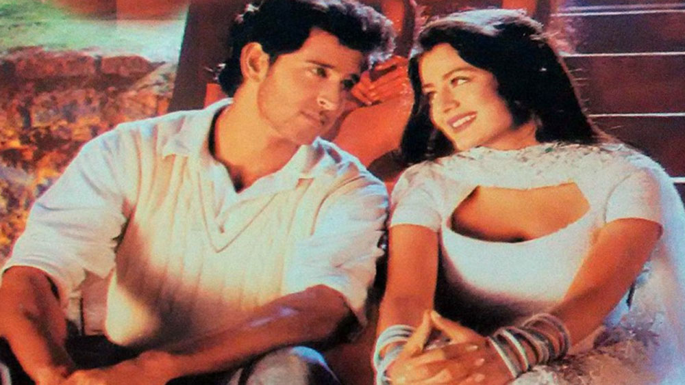 হৃত্বিকের সঙ্গে তাঁর প্রথম ছবি সুপারহিট হয়। রাতারাতি বড় তারকা হয়ে ওঠেন আমিশা। রাকেশ রোশনের মেয়ের সঙ্গে আগে থেকেই বন্ধুত্ব ছিল আমিশার। তারকা হওয়ার পর তাঁর সঙ্গেই একটি পার্টিতে গিয়ে ফের মমতার মুখোমুখি হন তিনি।