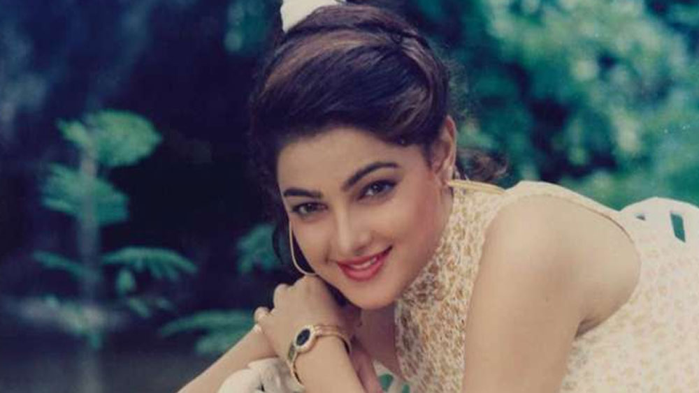 আমিশার কাছে উঠে এসে মমতা তাঁকে ব্যঙ্গ করে বলেছিলেন, ‘সামান্য বিজ্ঞাপন করে তুমি কত টাকা উপার্জন করছ? ১ লাখ? এই বিজ্ঞাপন আমি করলে অন্তত ১৫ লাখ টাকা পেতাম।’