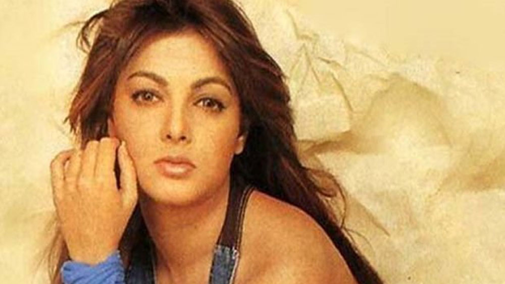 এক খাবার পরিবেশককে অপমানও করতে শুরু করেন। ওই পরিবেশক তাঁকে বোঝানোর চেষ্টা করেন যে, ওটা হরিণের মাংস। মরিশাসে মুরগির মাংস রান্না করাটা সম্ভব হয়নি এবং হরিণের মাংসের স্বাদ এরকমই হয়।