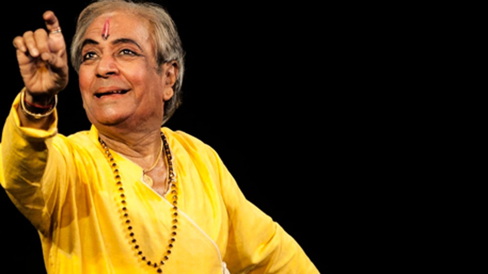 ছোট থেকেই তিনি পণ্ডিত বীরজু মহারাজের কাছে নাচ শিখেছেন। বেশ কিছু নৃত্য পরিচালনাও করেছেন তিনি।