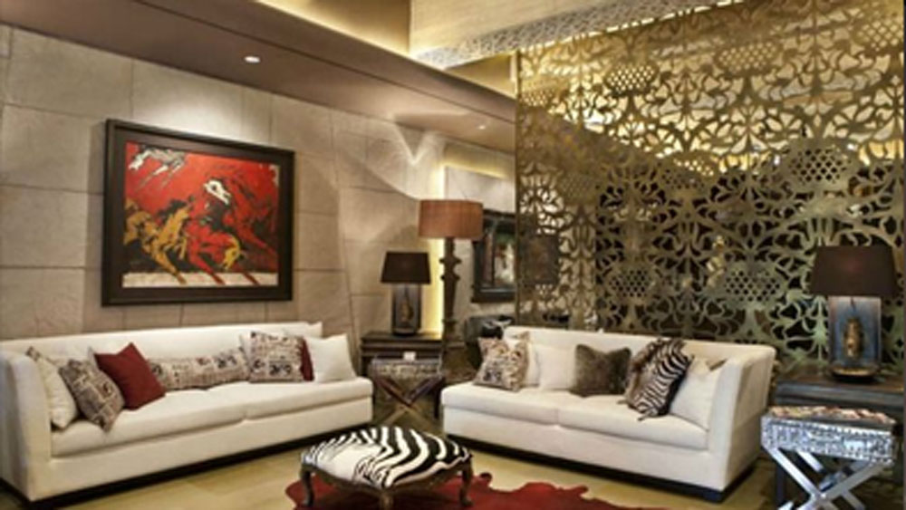 প্রাণীর চামড়ার মতো পোশাক খুব পছন্দ করেন শিল্পা। তাঁর বৈঠকখানাতেও তাই তিনি প্রাণী-চামড়ার ছাপ রেখেছেন। বিশালাকার এই ঘরটি বৈঠকখানা। অন্য দামি আসবাবের সঙ্গে জেব্রার ছাপযুক্ত একটি টেবিল ক্লথও রেখেছেন তিনি।